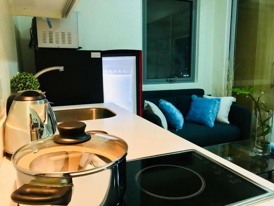Acqua Private Residence Livingstone Tower Condo Unit With Free Wifi มะนิลา ภายนอก รูปภาพ