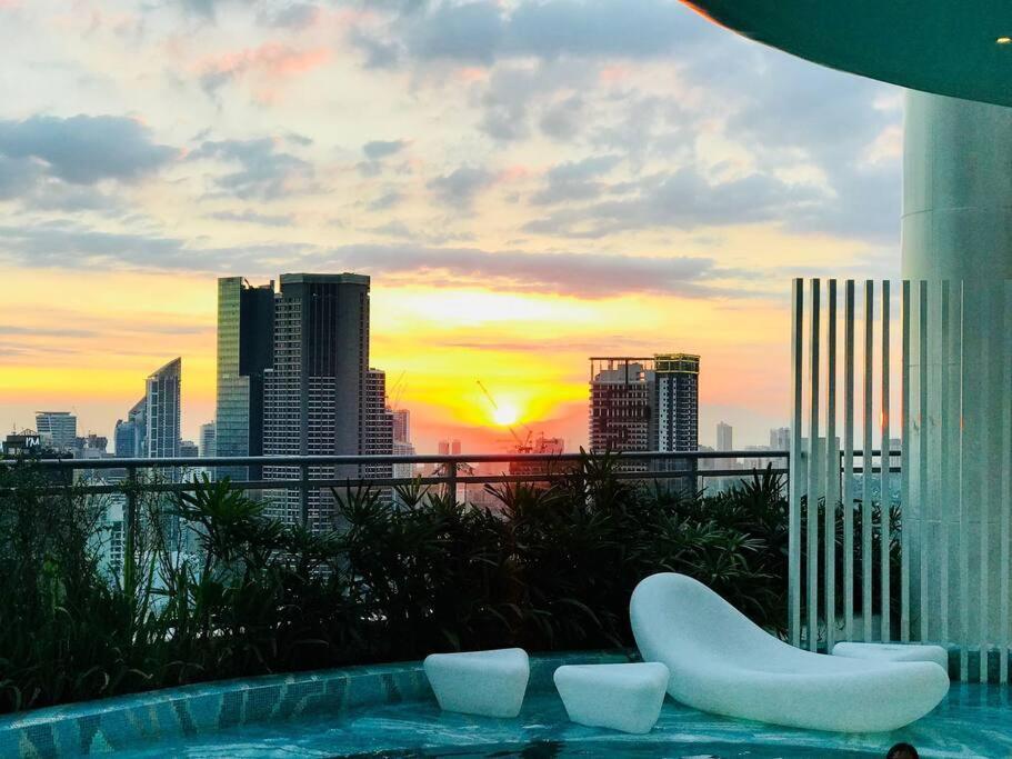 Acqua Private Residence Livingstone Tower Condo Unit With Free Wifi มะนิลา ภายนอก รูปภาพ