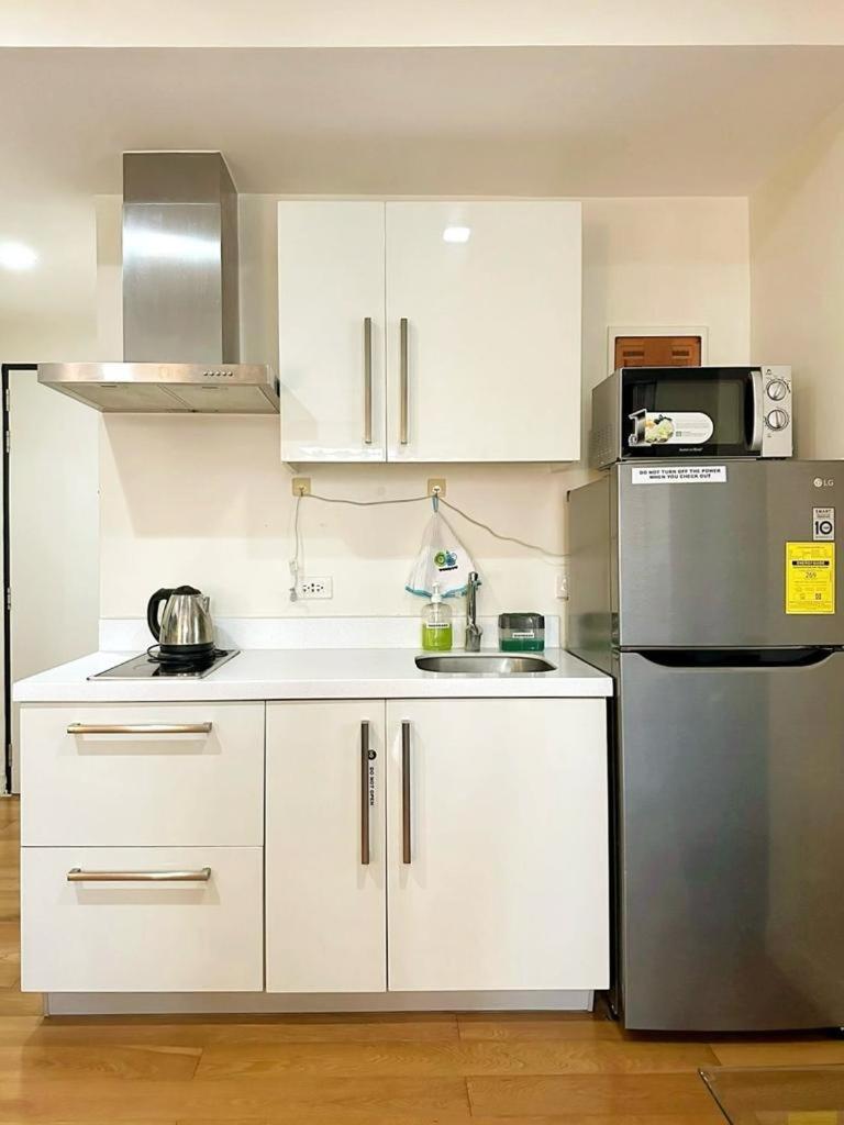 Acqua Private Residence Livingstone Tower Condo Unit With Free Wifi มะนิลา ภายนอก รูปภาพ